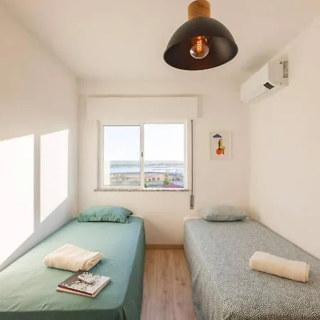 Sunset Entre A Ria E O Teatro *