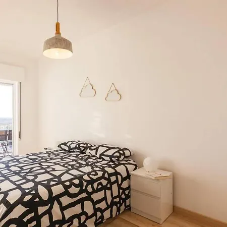 Sunset Entre A Ria E O Teatro