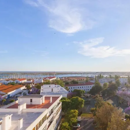 Sunset Entre A Ria E O Teatro ファロ